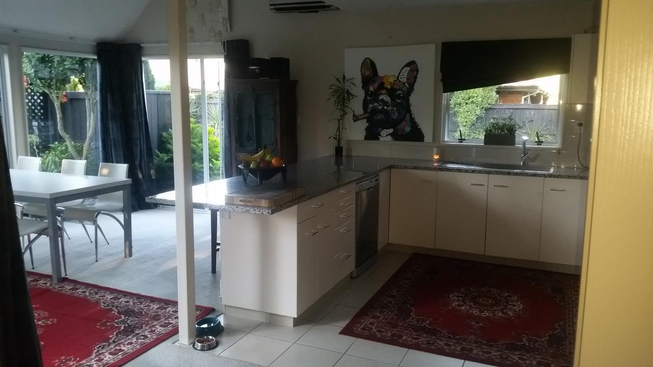 Berni'S Boutique Bnb Christchurch Exterior foto