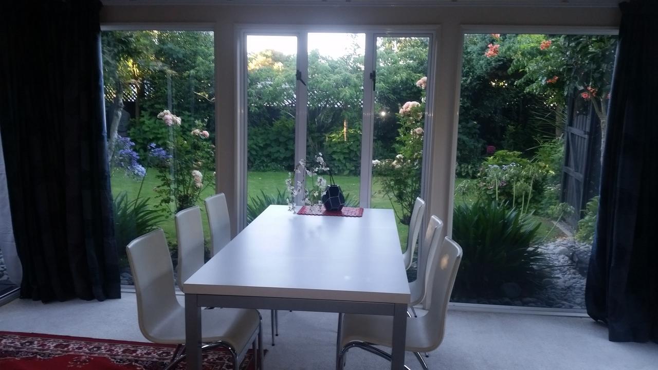 Berni'S Boutique Bnb Christchurch Exterior foto